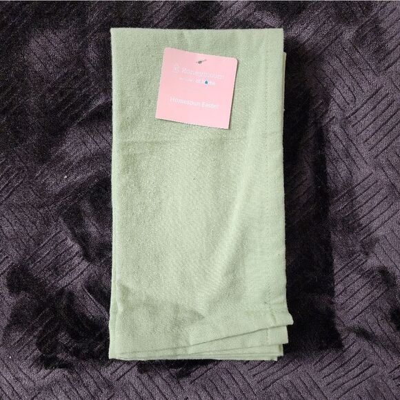 New 100% cotton Green Pastel Napkins Set of 4. 20" x 20" - Picture 2 of 6